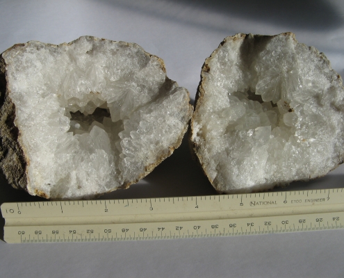 An open Keokuk geode