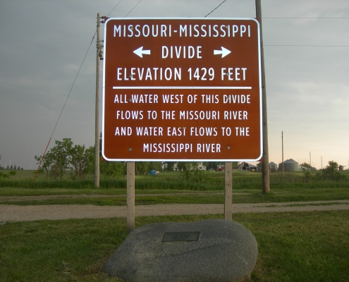 A sign noting the divide between the Missouri and Mississippi River drainage basins